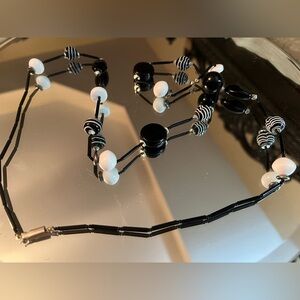 👗 Elegant Black and White Beaded vintage Necklace